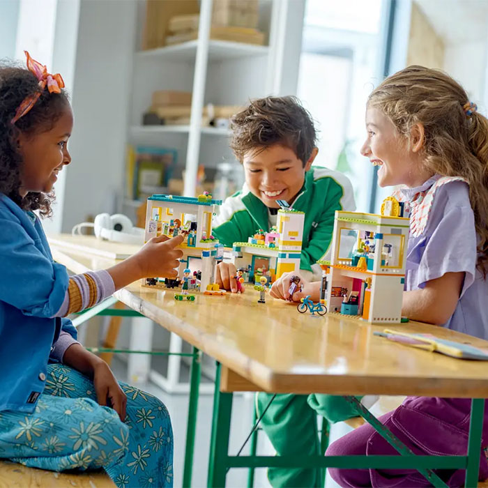 41731 HEARTLAKE INTERNATIONAL SCHOOL TOYS by LEGO at Sundora