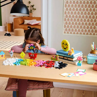 11042 Creative Happy Box