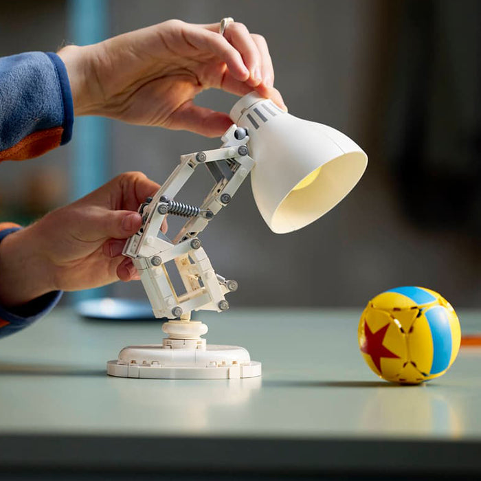 21357 Disney Pixar Luxo Jr.
