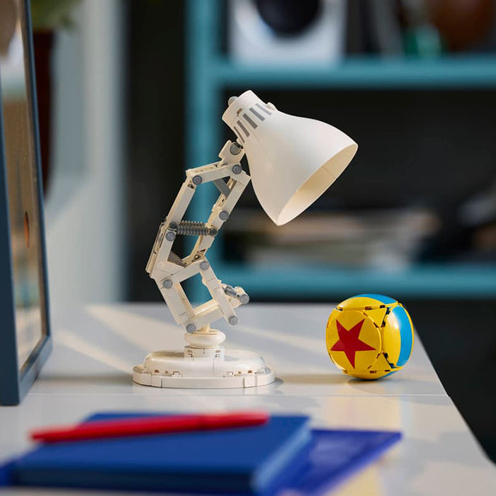 21357 Disney Pixar Luxo Jr.