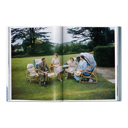 Her Majesty. A Photographic History 1926–2022