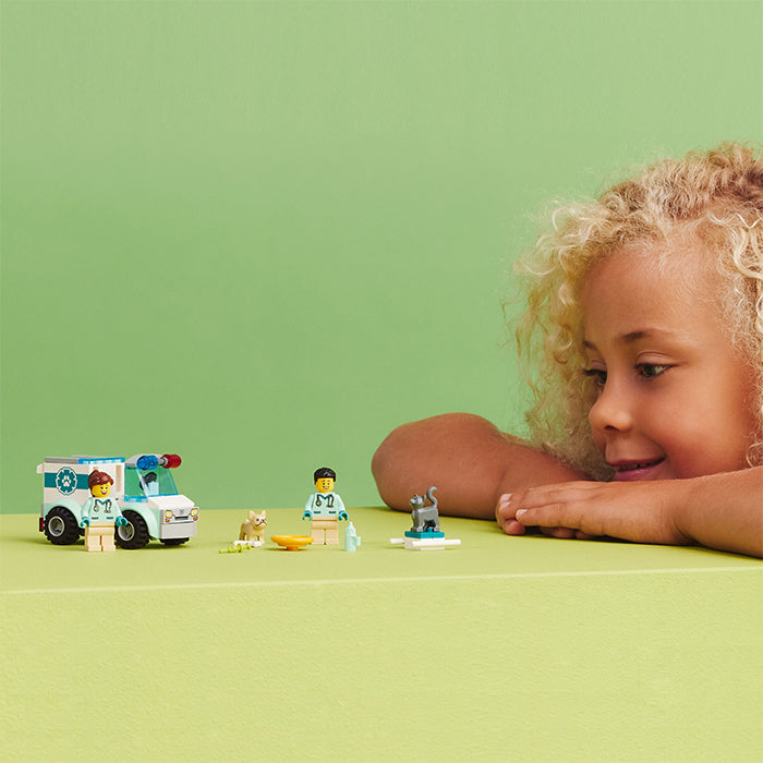 60382 VET VAN RESCUE TOYS by LEGO at Sundora