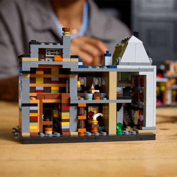 76444 Diagon Alley™ Wizarding Shops
