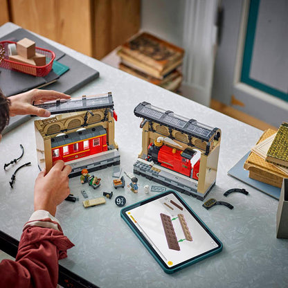 76450 Book Nook: Hogwarts™ Express