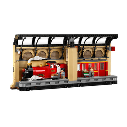 76450 Book Nook: Hogwarts™ Express
