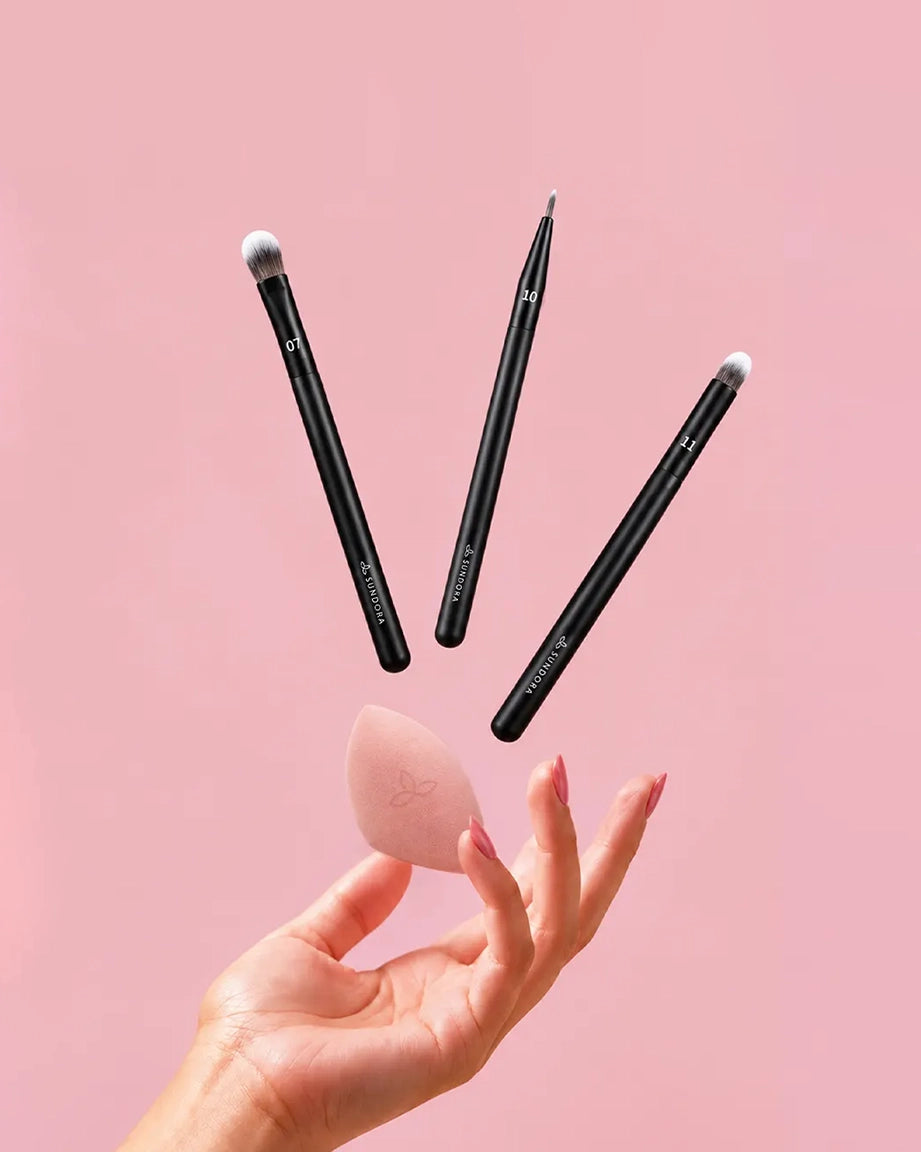 The Perfecting Bundle (07 Concealer, 10 Eyeliner, 11 Lip Smudge &amp; Sundora Sponge)