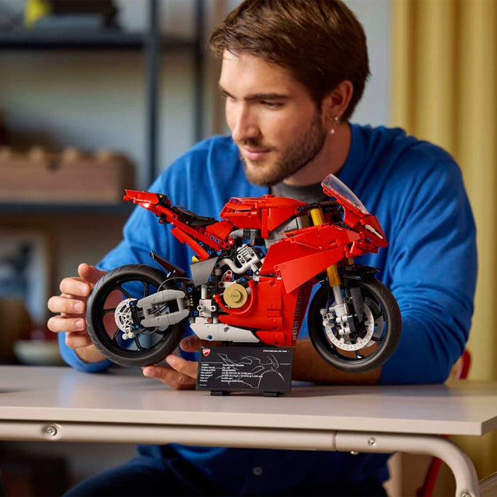 42202 Ducati Panigale V4 S Motorcycle