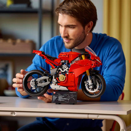 42202 Ducati Panigale V4 S Motorcycle