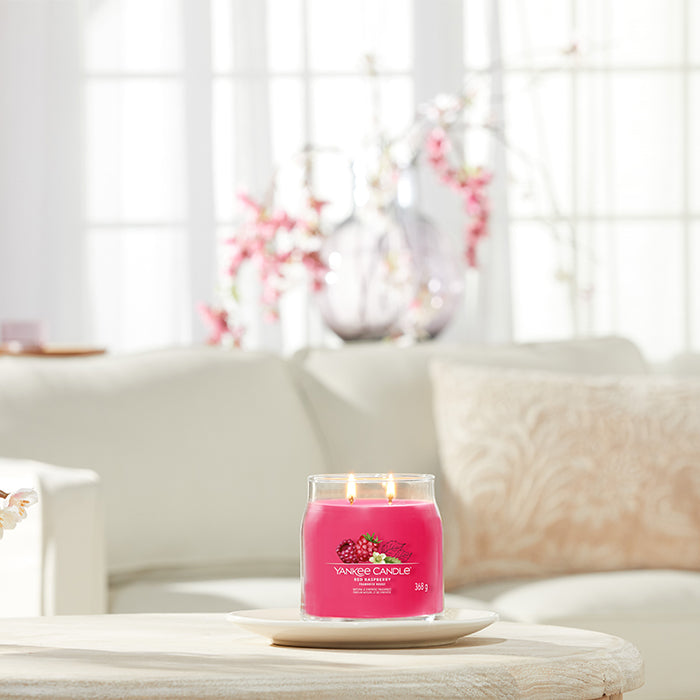 RED RASPBERRY SIGNATURE JAR CANDLE by YANKEE CANDLE at Sundora
