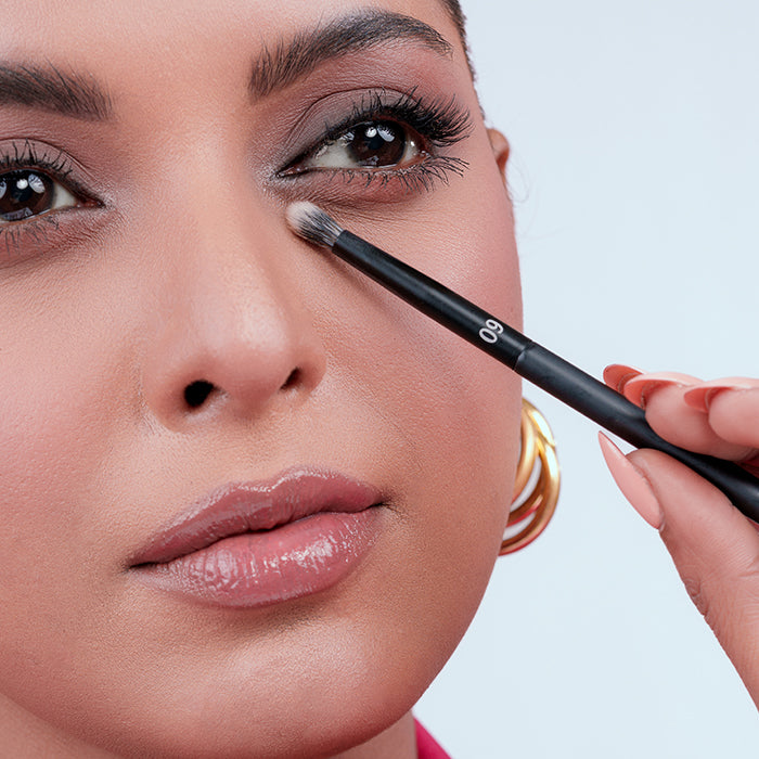 09 High Definition Smudge Brush COSMETICS AND MAKEUP by SUNDORA at Sundora