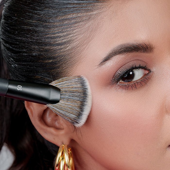 05 High Definition Highlighter Brush COSMETICS AND MAKEUP by SUNDORA at Sundora