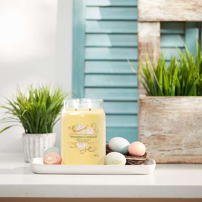 VANILLA CUPCAKE SIGNATURE JAR CANDLE by YANKEE CANDLE at Sundora