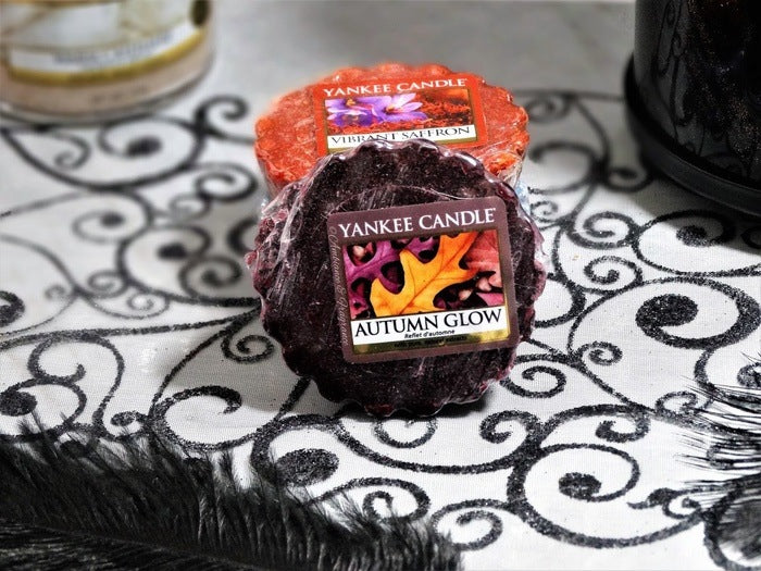 AUTUMN GLOW CLASSIC JAR CANDLE by YANKEE CANDLE at Sundora